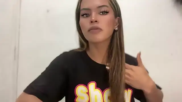 Snapshot of serpenthena_goddess chatting on 10-26-25, 04:18 serpenthena goddess online show from 10-26-25, 04:18