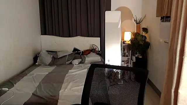 Snapshot of Ur_QueenCamilla chatting on 10-30-25, 02:35 Ur QueenCamilla online show from 10-30-25, 02:35