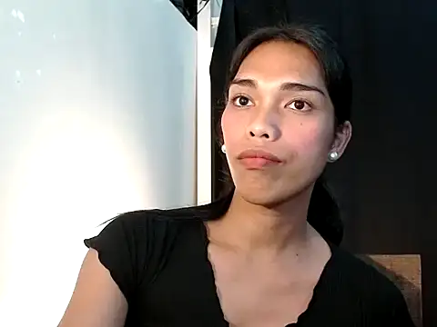 Snapshot of angelaxmonroe chatting on 04-22-26, 04:41 angelaxmonroe online show from 04-22-26, 04:41