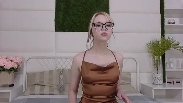 MollyHuntt online show from 09-13-25, 07:02