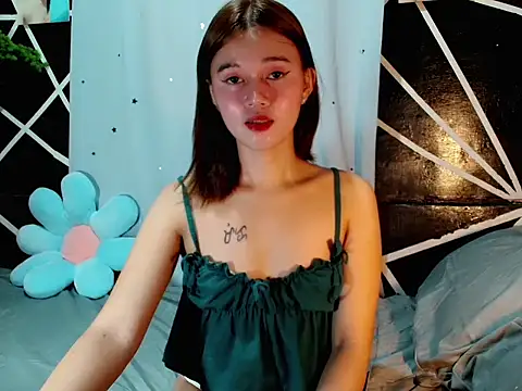 Snapshot of urgirl_mikah chatting on 09-28-25, 10:37 urgirl mikah online show from 09-28-25, 10:37