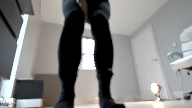 Snapshot of foxyroxymilf chatting on 09-21-25, 06:48 foxyroxymilf online show from 09-21-25, 06:48