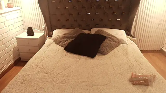 sidneylove  online show from 09-09-25, 03:44