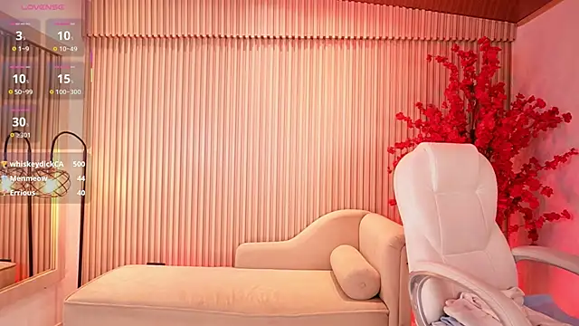 Snapshot of NicoleCrawft chatting on 10-31-25, 12:44 NicoleCrawft online show from 10-31-25, 12:44