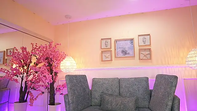 Snapshot of NicoleCrawft chatting on 11-11-25, 07:36 NicoleCrawft online show from 11-11-25, 07:36