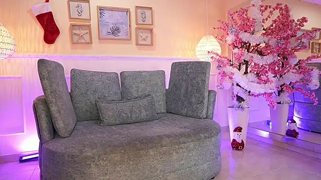 Snapshot of NicoleCrawft chatting on 12-05-25, 07:10 NicoleCrawft online show from 12-05-25, 07:10