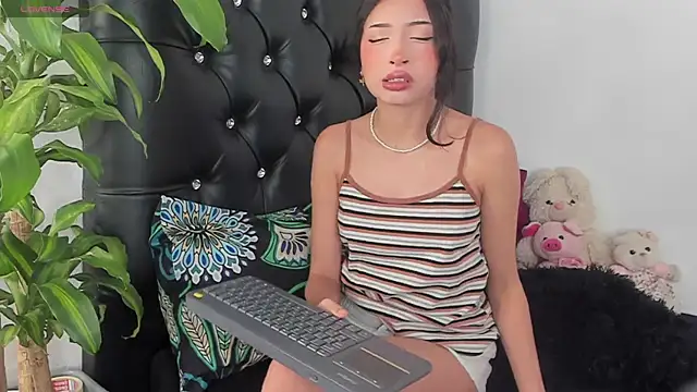 Britney Rose online show from 10-30-25, 04:25