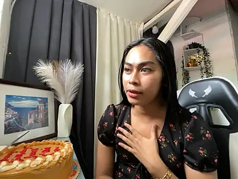 Snapshot of Sweetasian_cum chatting on 10-04-25, 04:32 Sweetasian cum online show from 10-04-25, 04:32