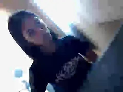 Snapshot of Hot_tsjeshelle chatting on 12-18-25, 01:00 Hot tsjeshelle online show from 12-18-25, 01:00