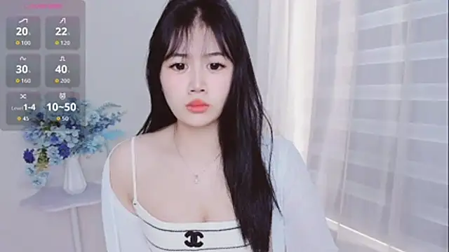 Snapshot of -Rose-Lucky- chatting on 10-20-25, 01:17 -Rose-Lucky- online show from 10-20-25, 01:17