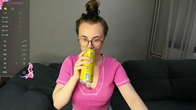 Snapshot of MewStella chatting on 12-14-25, 12:16 MewStella online show from 12-14-25, 12:16