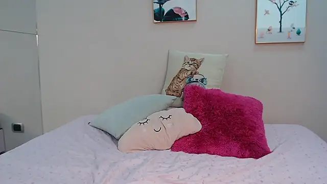 Snapshot of zooombee chatting on 09-11-25, 10:10 zooombee online show from 09-11-25, 10:10