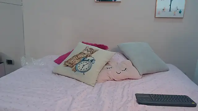 Snapshot of zooombee chatting on 10-31-25, 07:26 zooombee online show from 10-31-25, 07:26