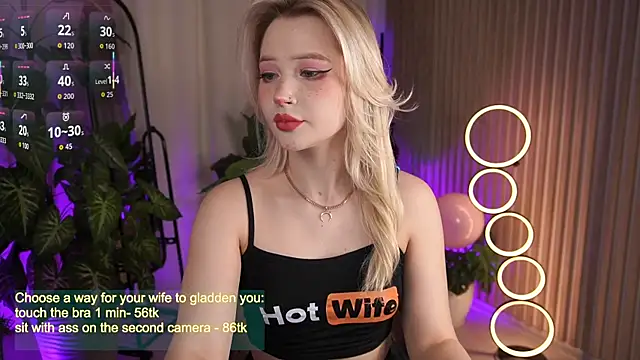 Snapshot of LauraWifeness chatting on 10-05-25, 05:39 LauraWifeness online show from 10-05-25, 05:39