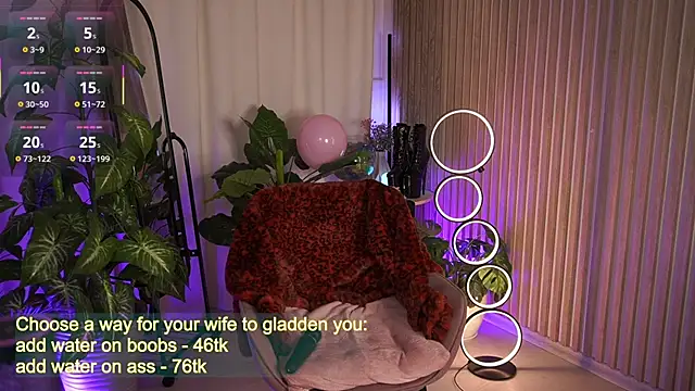 Snapshot of LauraWifeness chatting on 10-11-25, 05:50 LauraWifeness online show from 10-11-25, 05:50