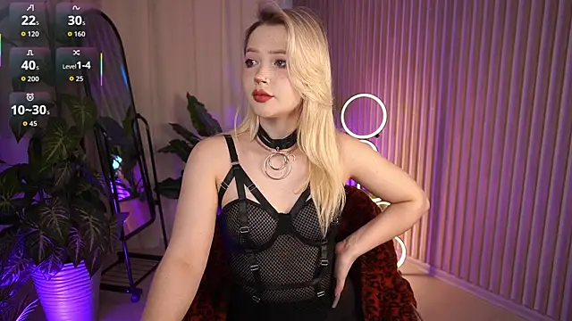 Snapshot of LauraWifeness chatting on 10-20-25, 06:03 LauraWifeness online show from 10-20-25, 06:03