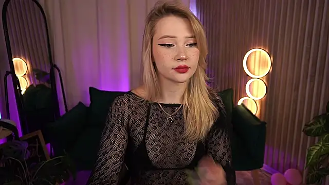 LauraWifeness online show from 04-17-26, 06:38