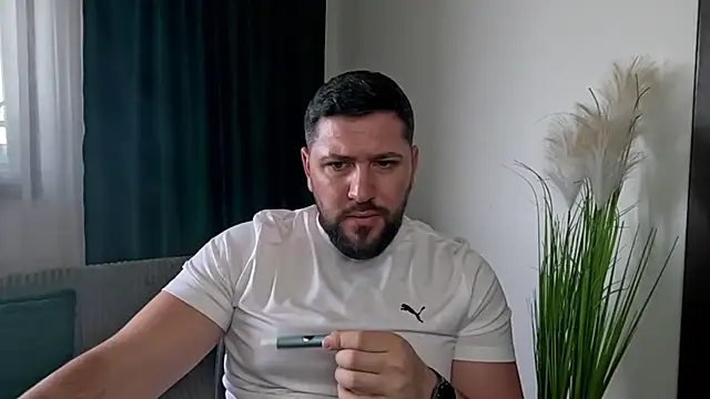 Gold Alpha Boy online show from 04-15-26, 01:07