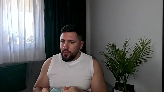 Snapshot of Gold_Alpha_Boy chatting on 05-06-26, 12:54 Gold Alpha Boy online show from 05-06-26, 12:54