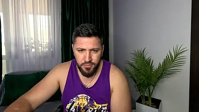 Snapshot of Gold_Alpha_Boy chatting on 05-08-26, 02:44 Gold Alpha Boy online show from 05-08-26, 02:44