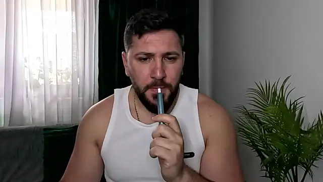 Snapshot of Gold_Alpha_Boy chatting on 05-10-26, 12:54 Gold Alpha Boy online show from 05-10-26, 12:54