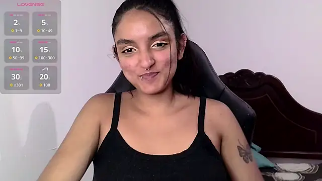 Snapshot of Ari_20_ chatting on 09-29-25, 11:42 Ari 20 online show from 09-29-25, 11:42