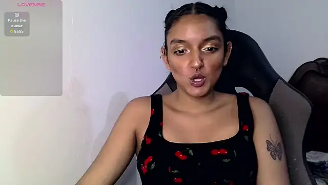 Snapshot of Ari_20_ chatting on 10-07-25, 10:29 Ari 20 online show from 10-07-25, 10:29