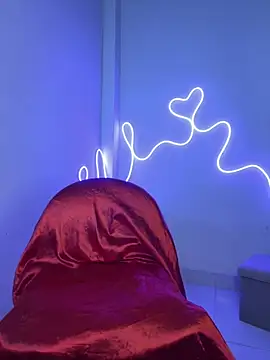 Snapshot of Megan-picozi chatting on 09-11-25, 02:11 Megan-picozi online show from 09-11-25, 02:11