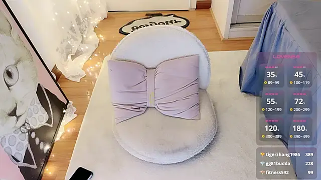 Snapshot of charlotte520 chatting on 10-14-25, 03:29 charlotte520 online show from 10-14-25, 03:29