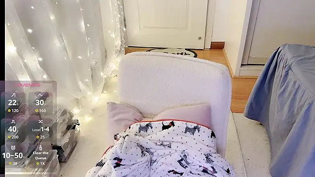 Snapshot of charlotte520 chatting on 12-15-25, 05:12 charlotte520 online show from 12-15-25, 05:12