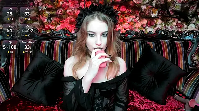 Snapshot of EllieMori chatting on 10-24-25, 08:27 EllieMori online show from 10-24-25, 08:27