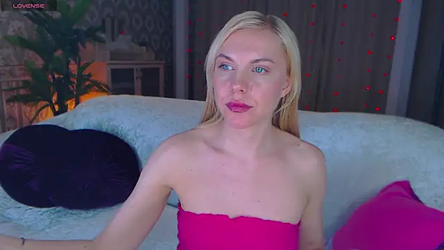 LiSinDoll online show from 11-12-25, 08:59