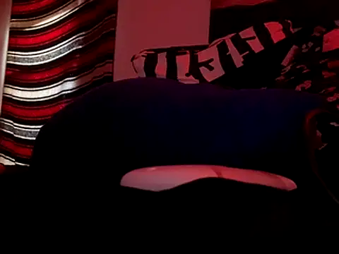 Snapshot of Taydagr8 chatting on 11-18-25, 03:16 Taydagr8 online show from 11-18-25, 03:16