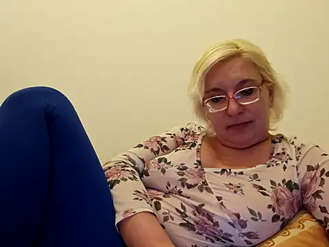 Snapshot of VikaKing chatting on 09-16-25, 06:53 VikaKing online show from 09-16-25, 06:53