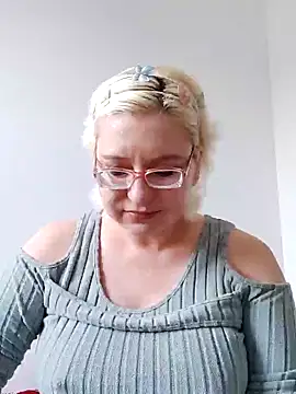 Snapshot of VikaKing chatting on 09-30-25, 08:52 VikaKing online show from 09-30-25, 08:52