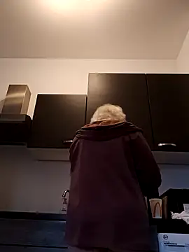 Snapshot of VikaKing chatting on 10-11-25, 07:18 VikaKing online show from 10-11-25, 07:18