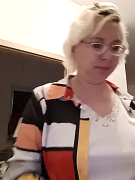 Snapshot of VikaKing chatting on 10-19-25, 07:47 VikaKing online show from 10-19-25, 07:47