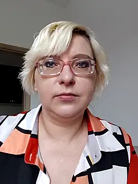 Snapshot of VikaKing chatting on 10-23-25, 08:57 VikaKing online show from 10-23-25, 08:57