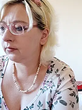 Snapshot of VikaKing chatting on 11-07-25, 08:03 VikaKing online show from 11-07-25, 08:03