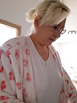 Snapshot of VikaKing chatting on 12-02-25, 09:25 VikaKing online show from 12-02-25, 09:25