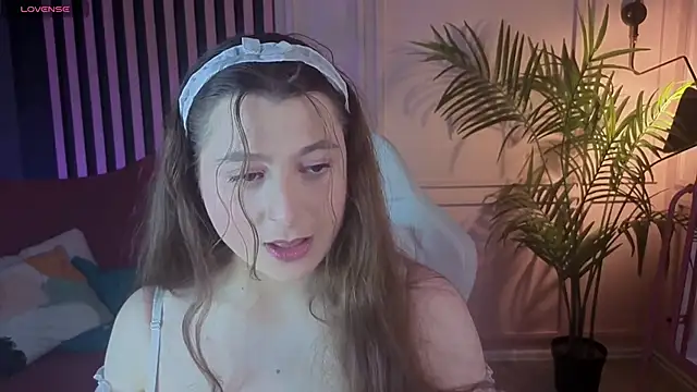 Snapshot of Queen_Michelle_ chatting on 09-29-25, 07:02 Queen Michelle online show from 09-29-25, 07:02