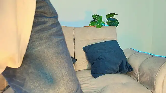 CamiiGuzmanX online show from 09-11-25, 07:58