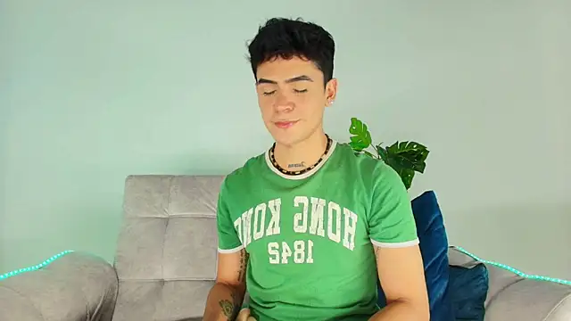 CamiiGuzmanX online show from 10-03-25, 08:06