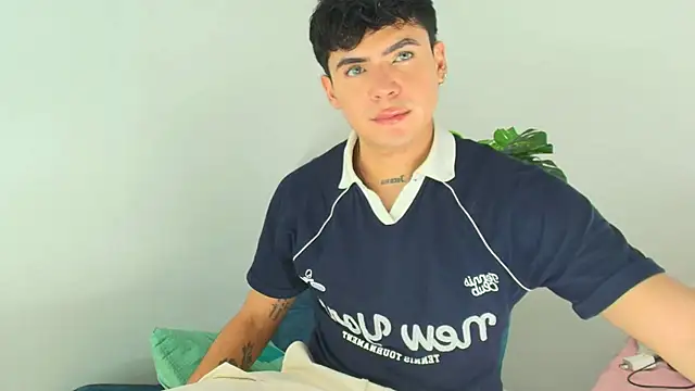 CamiiGuzmanX online show from 12-02-25, 08:26