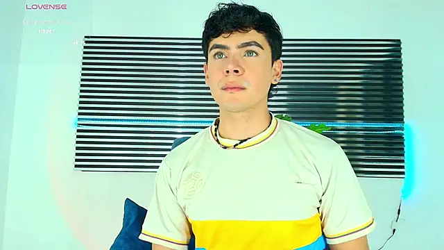 CamiiGuzmanX online show from 12-17-25, 09:54