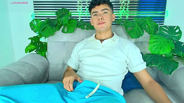 CamiiGuzmanX online show from 03-16-26, 08:13