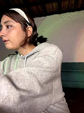 Snapshot of kaori_77 chatting on 12-15-25, 01:21 kaori 77 online show from 12-15-25, 01:21