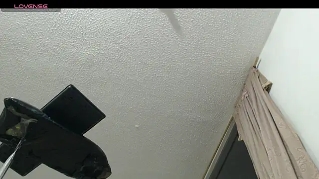 Snapshot of Thomasjons_ chatting on 04-29-26, 04:49 Thomasjons online show from 04-29-26, 04:49