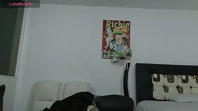 Snapshot of Thomasjons_ chatting on 06-13-26, 05:27 Thomasjons online show from 06-13-26, 05:27