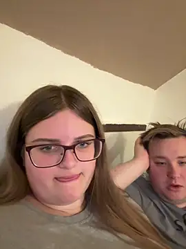 Snapshot of CurvyPaar2 chatting on 02-03-26, 08:03 CurvyPaar2 online show from 02-03-26, 08:03